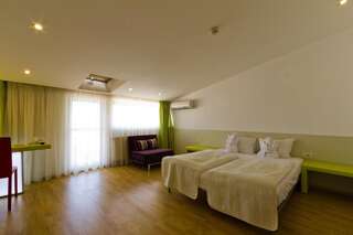 Отель Christina Hotel Бухарест Специальное предложение - Двухместный номер с 1 кроватью или 2 отдельными кроватями-1
