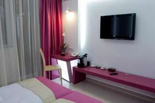 Отель Christina Hotel Бухарест Стандартный двухместный номер с 1 кроватью или 2 отдельными кроватями-9