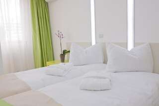Отель Christina Hotel Бухарест Стандартный двухместный номер с 1 кроватью или 2 отдельными кроватями-11