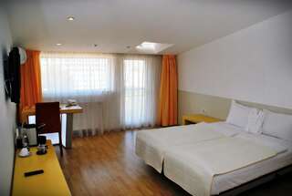 Отель Christina Hotel Бухарест Специальное предложение - Двухместный номер с 1 кроватью или 2 отдельными кроватями-4
