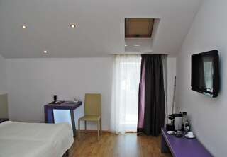 Отель Christina Hotel Бухарест Специальное предложение - Двухместный номер с 1 кроватью или 2 отдельными кроватями-6